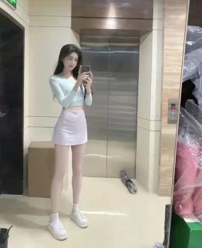 良家碧玉型小姐姐趁暑假出来打工的时间兼职