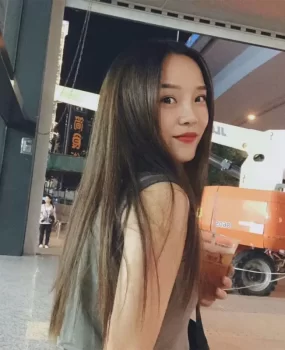 年轻漂亮的小姐姐